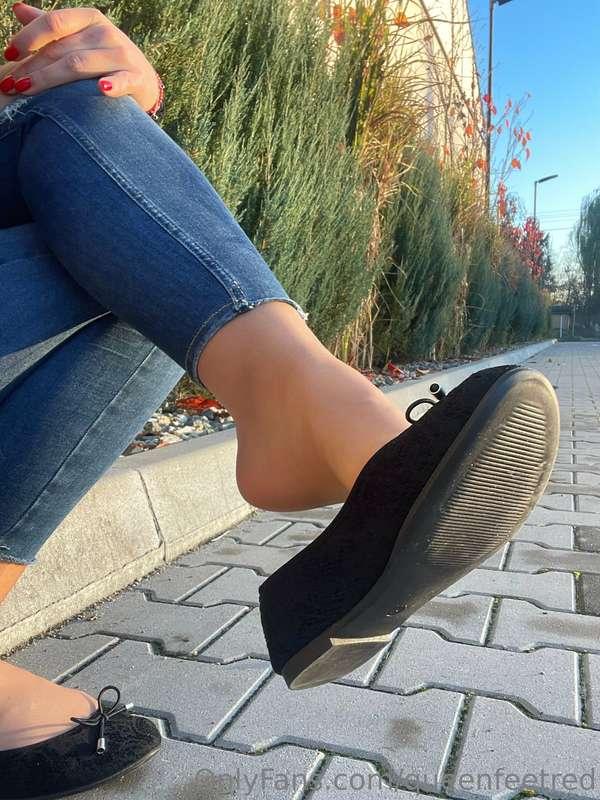 Shoesplay with my balerinas