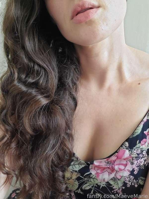 Tempting?
The last pic is where I want you to cum.
#milf #mommy #fulllips #mouth #sundress 