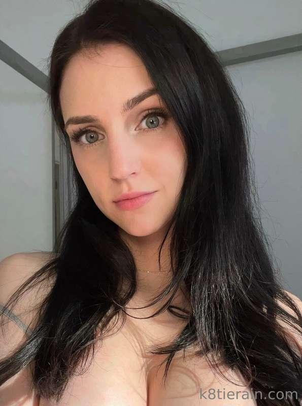 Now you have to look into my eyes 😈