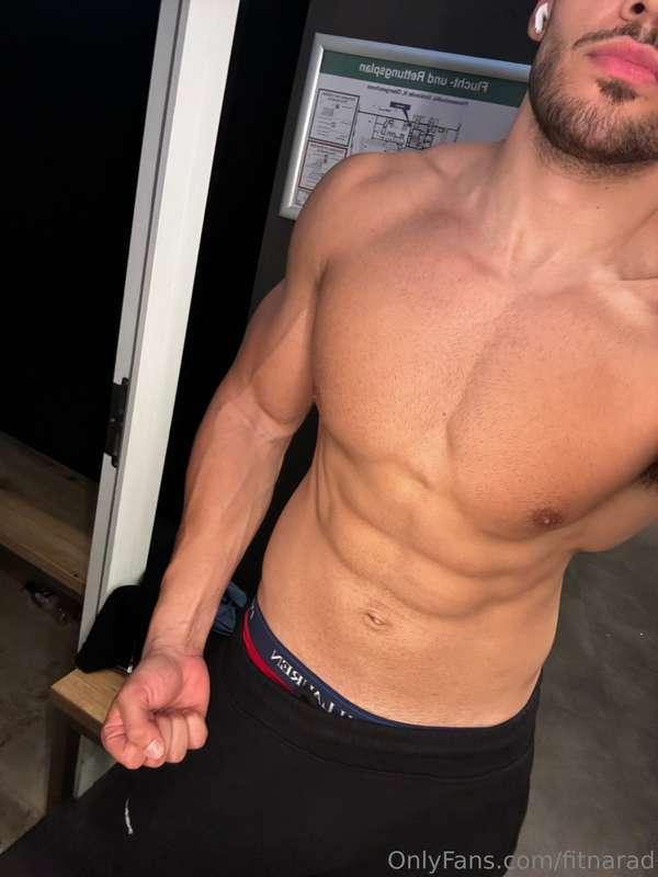 WEEKEND BUNDLE💥💸 Send 20 tip and get a bundle of 20 pics fro..