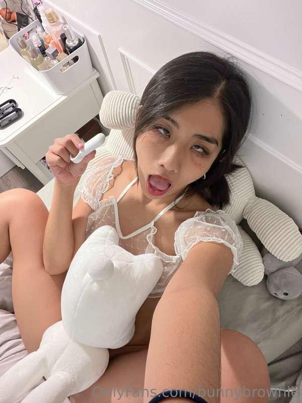 What would you like me to put in my pussy??
你想看我用什麼來自慰呢？🍦🎈🍭🧃