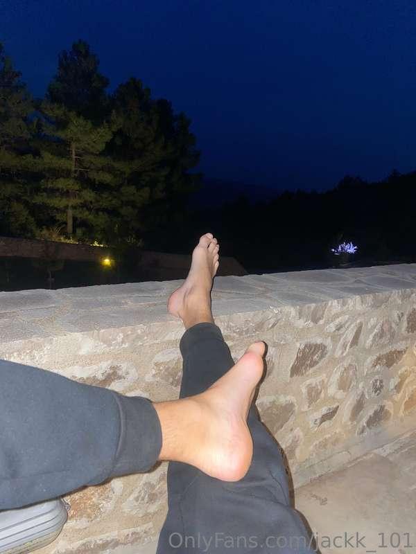 footjob anyone?👀