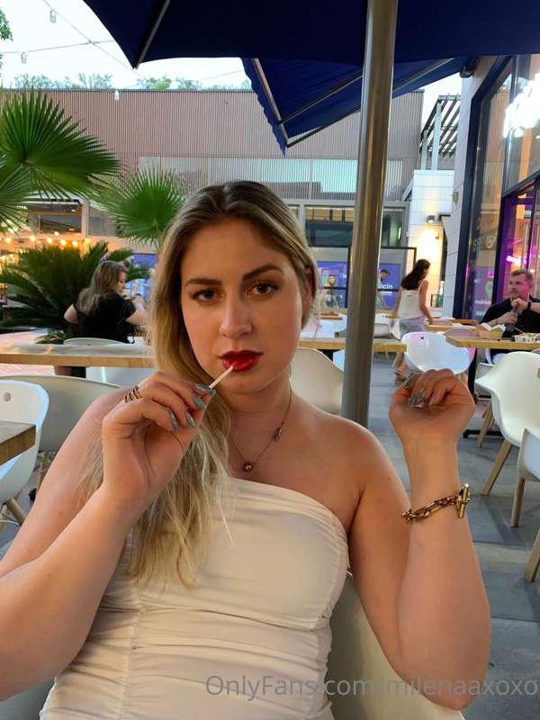 Do You Like me How I'm Licking this Lollipop...?👀🍭