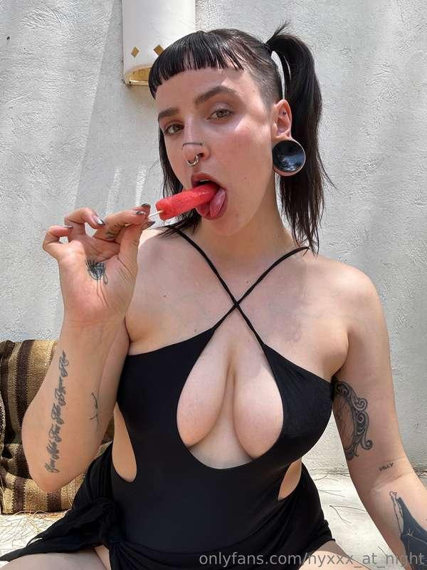 who’s ready for summer? 🙋🏻‍♀️😋💦