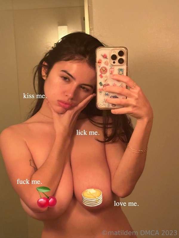 💋 *kiss* me. 👅 *lick* me. 🍒 *fuck* me. 🥞 *love* me.