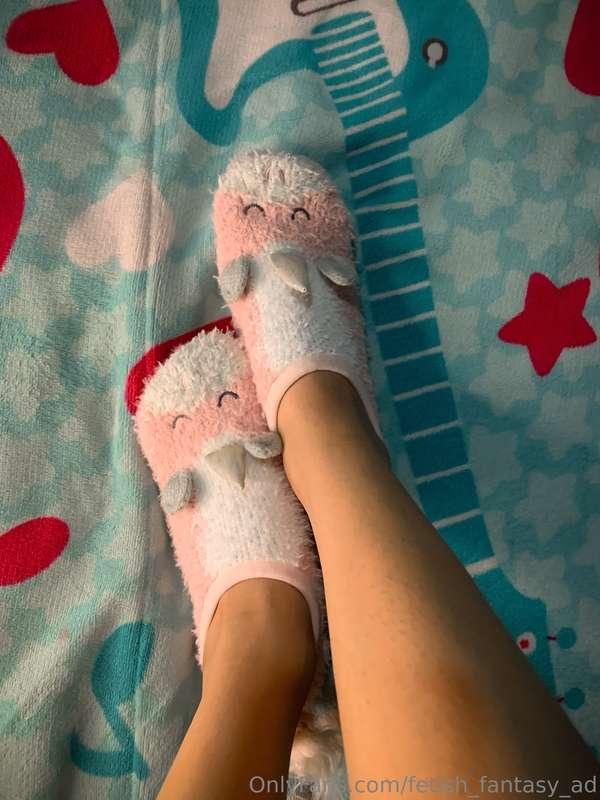 Let’s appreciate some cute socks 👣👣