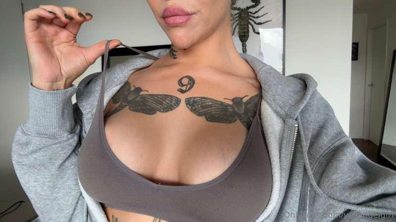 Letting you focus on my chest... 😅🙊