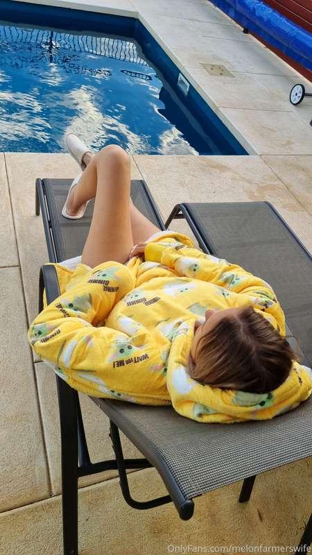 Getting a bit cheeky by the pool this morning ..