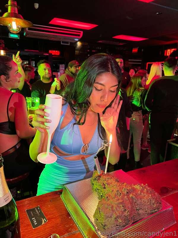 🎂Super grateful to the people who follow me.. a little, a lo..