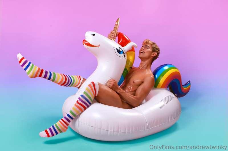 Because we wanna feel PRIDE! 🏳️‍🌈🦄😍❤️