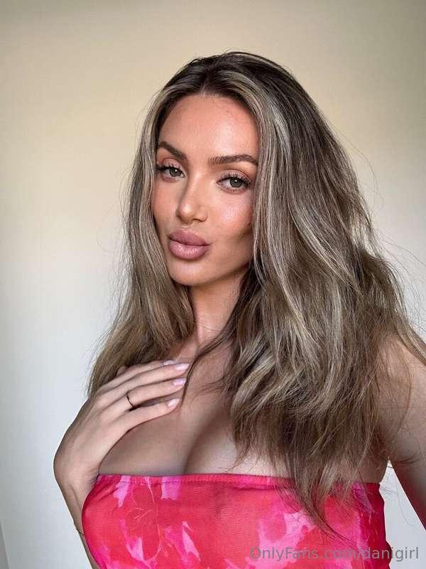 How are all my wonderful fans doing today? 🥰💋
