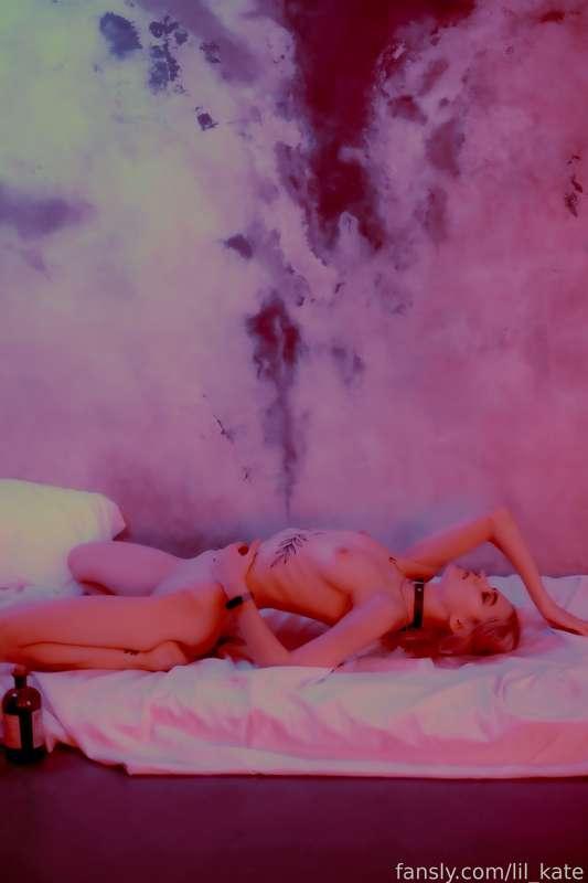 pink neon photo set for you 
my naked body and gentle light mmm 💕 I want you to be next to me at this moment 

you can like ❤️ them

i will be very very pleased! 

everything I do for you is always with great pleasure dear!

#neon #naked #skinny #boobs #tits 
