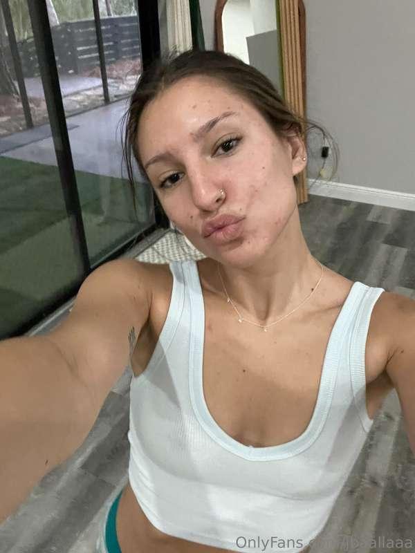Blowing a kiss to start the year lucky 🍀