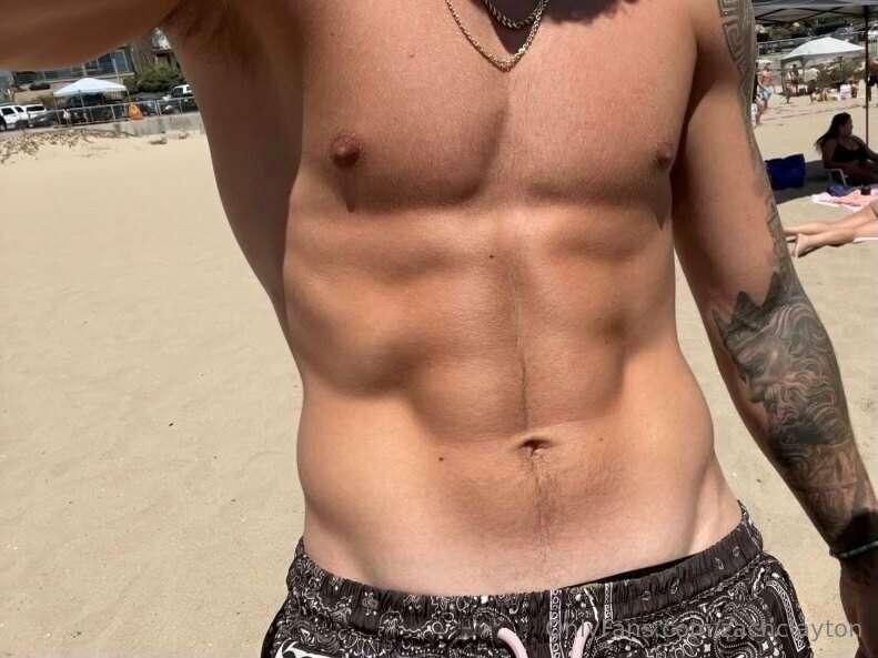 it’s hot af out…. Who’s tryna go to the beach with me? 😎
