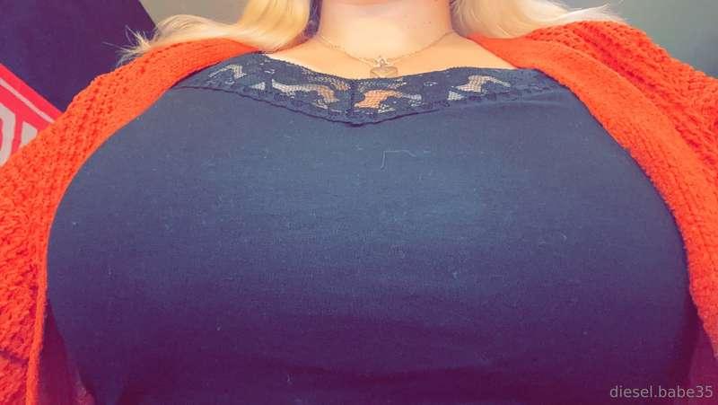 Took the day off cause of a migraine🥹 have a good hump day!🤍