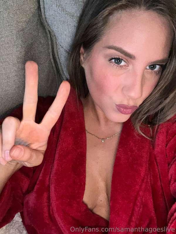 Pregaming for the livestream 🙌🏻🥃🍷