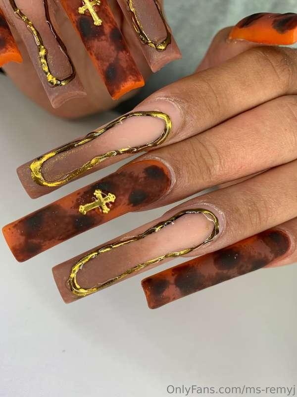 Slutty long nails forever😜😈