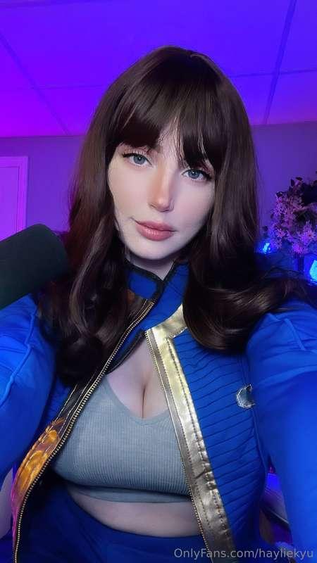 found my old fallout cosplay! 💙 wearing it LIVE NOW on twitc..