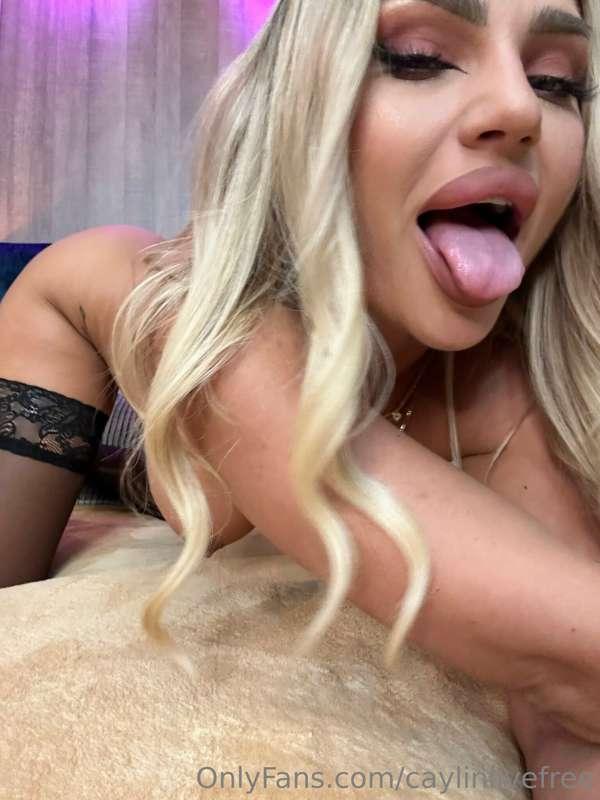 🔥 Hot Vicky , @vickyduchesss ,is burning with desire 🥵😈
She ..