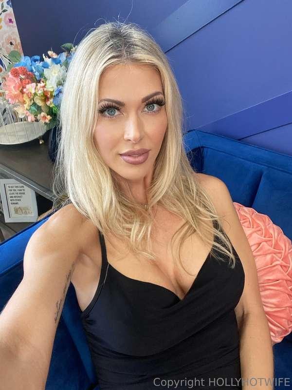 hollyhotwife main image