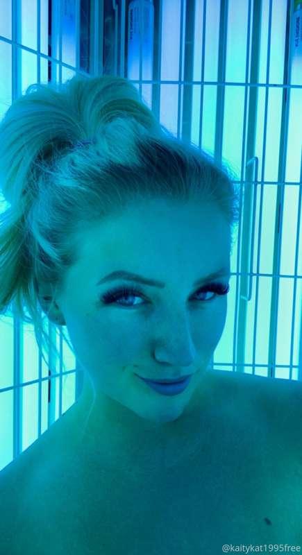 Lunch time tanning sesh. Tip for full photo set 😉