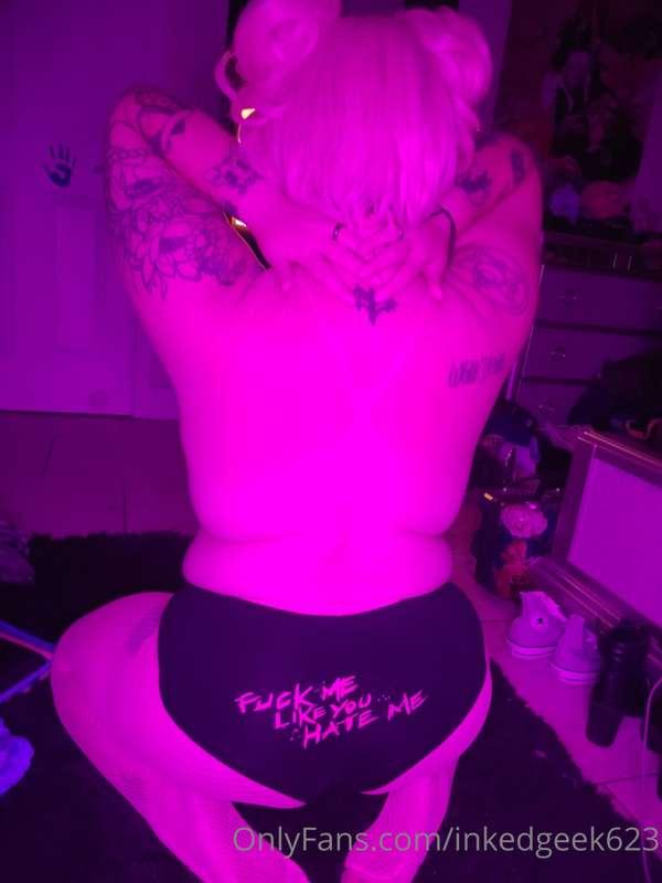 I do really love this pink lighting