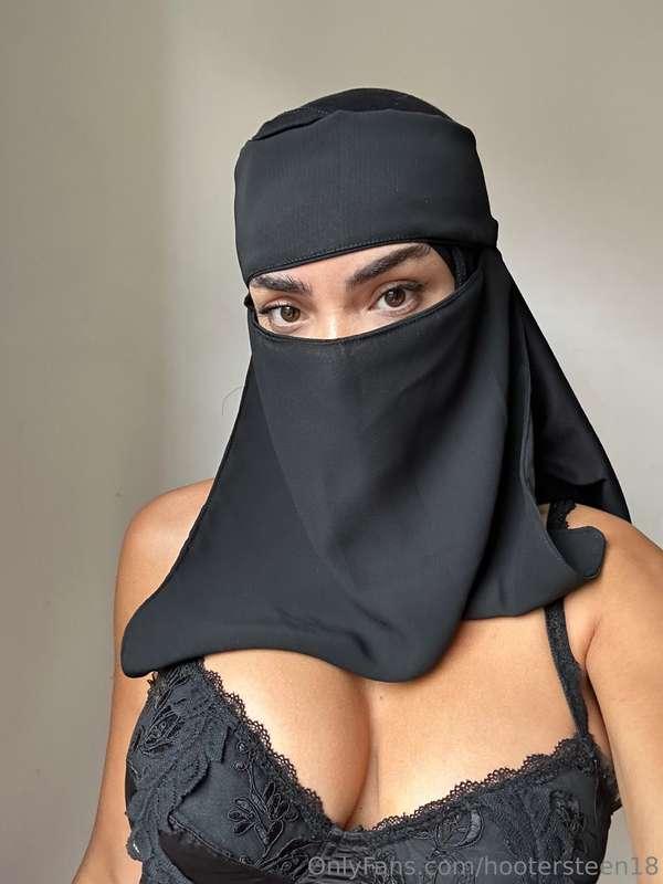 HIJABI BADDIE JUST JOINED OF GO SHOW SOME LOVE ITS FREEhttps..