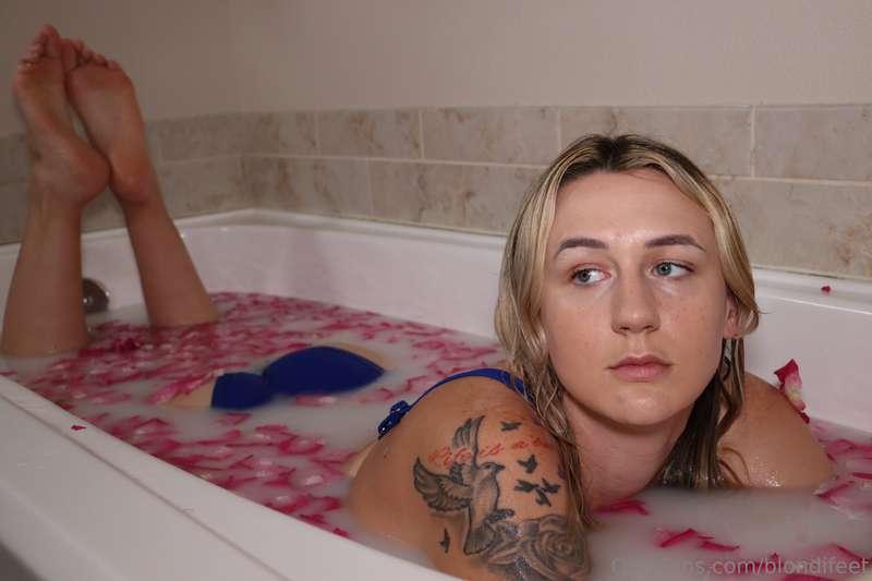 blondifeet image #12