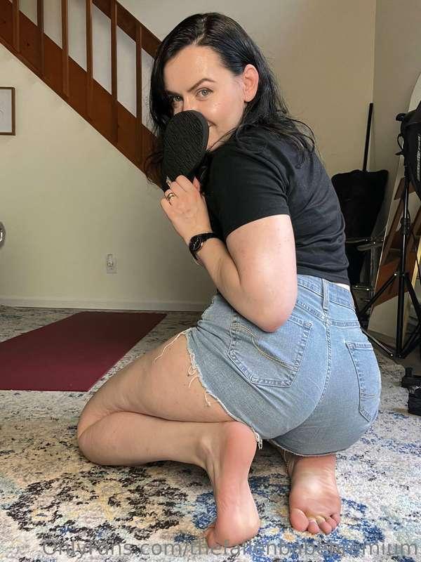 These sandals make my feet smell a bit funky, would you stil..