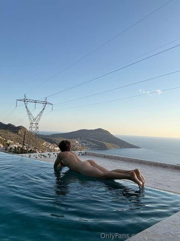 Enjoying the view alone🥹