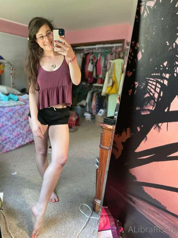 I’m loving this new crop top 🎀