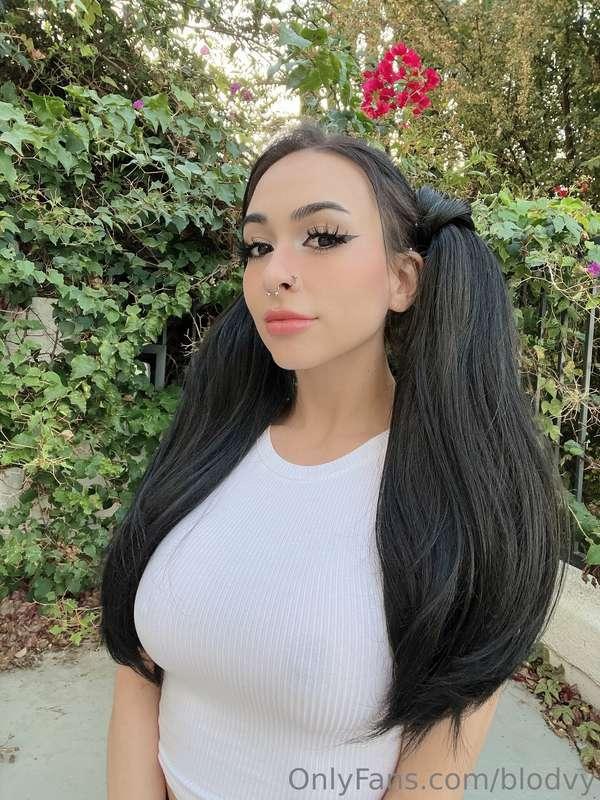 pigtails and sunshine... it’s all so dreamy 🌼 should i take ..
