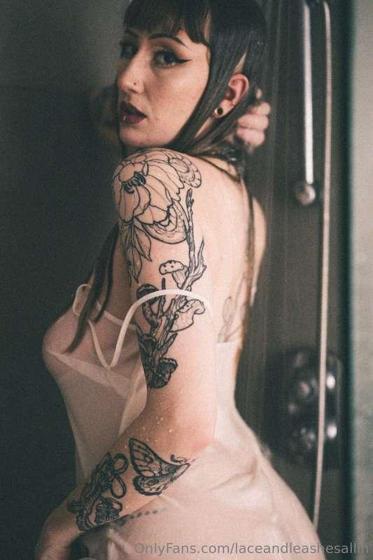 laceandleashesallin image #3