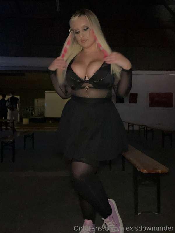 Can I be your big titty goth gf? XDFun fact, I was an emo ki..
