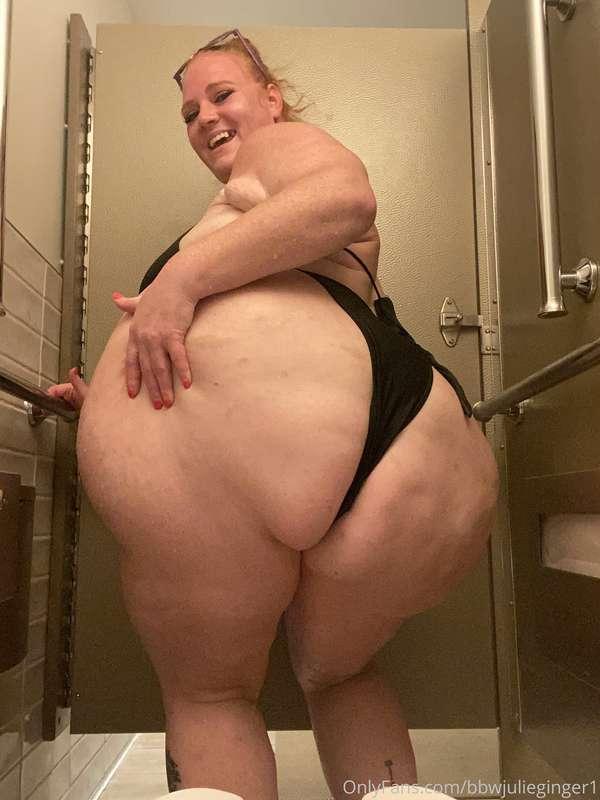 Get up close and personal with me baby 👅🍑