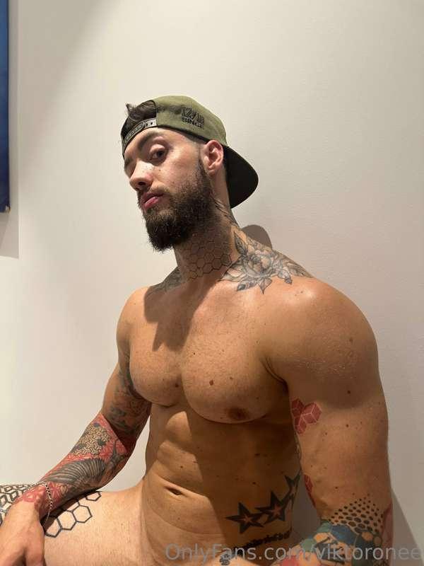 Look me in the eyes 😈

Mírame a los ojos 😈