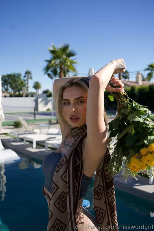 Posing in paradise 🌴