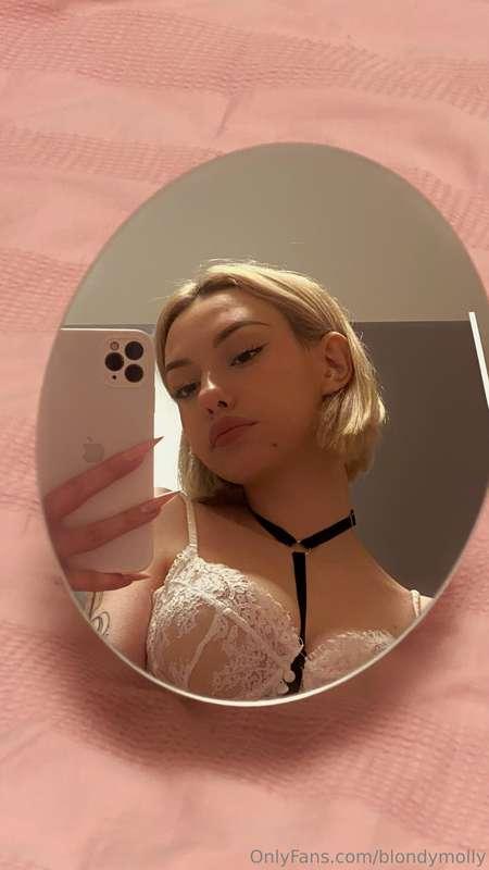Caught my own gaze in the mirror 👁️✨