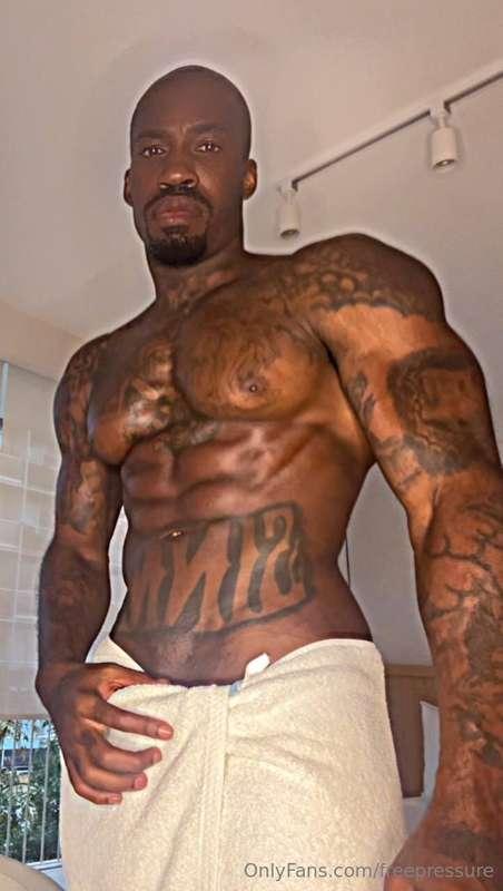 I want you to get down on your knees for me 😈