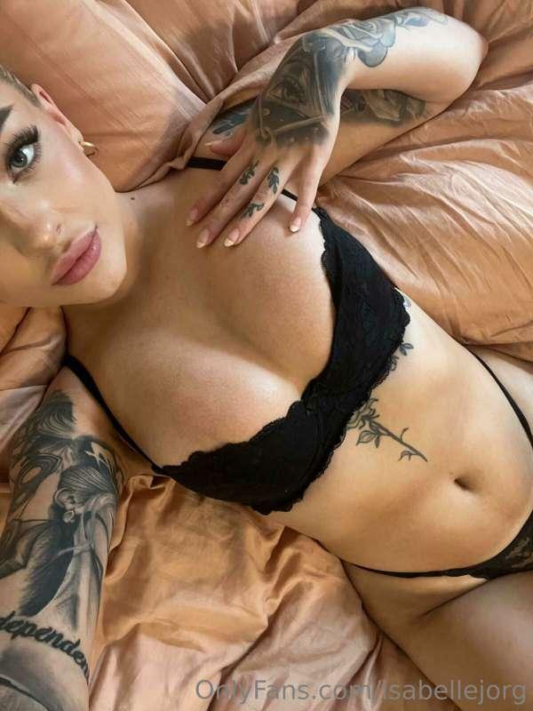 Text me in DM what you want to see more of on the feed