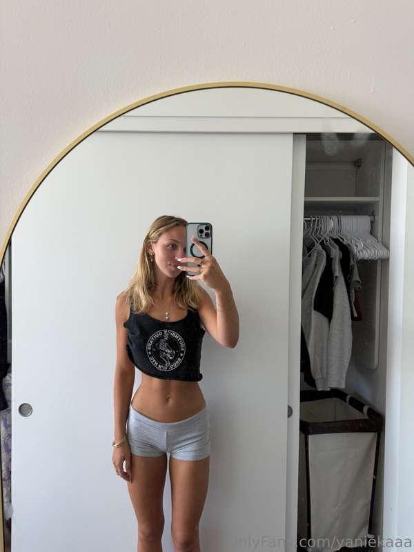 I AM BACKKK!!!! LIVE tonight on here at 6pm PST! I am sooo e..