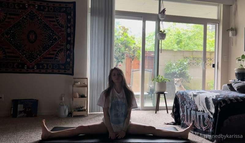 Sunday stretches ✨
Middle splits and puppy pose 🐶🐕
Bentley w..