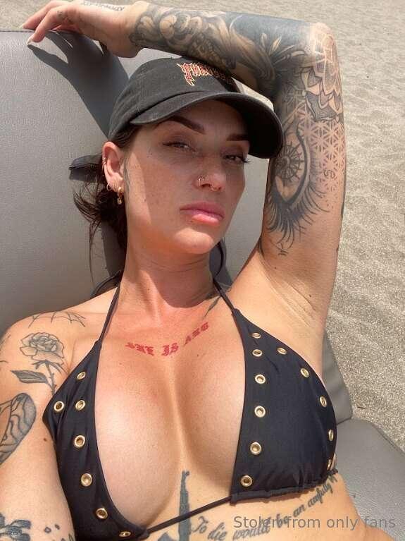 hey babe, up for a dick rate? msg me here: @kkrystal.vip 😉