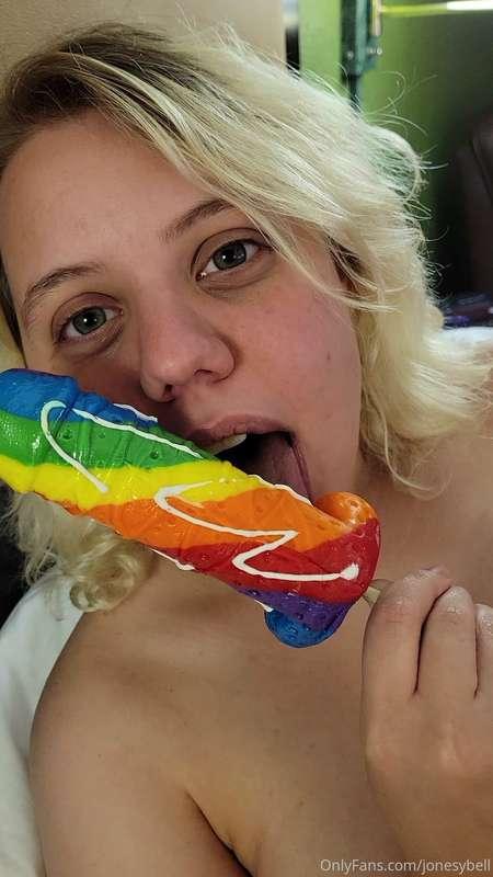 Deep throat Thursday. Just a little tease with the cum pop 😇