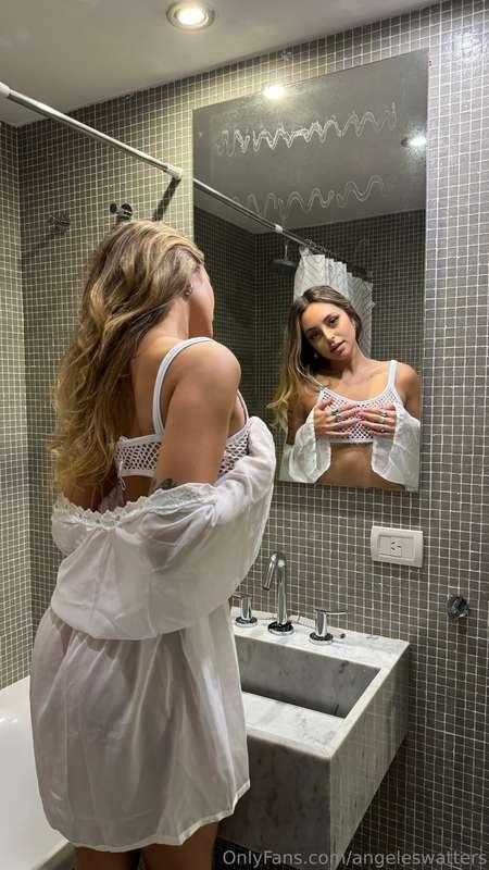 I have a surprise for my VIPS today 🤍💦 Can you guess?