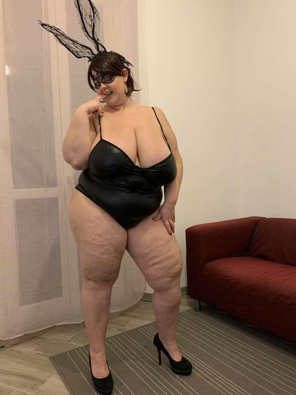 Your bunny is preparing a new video that she will post on Ja..