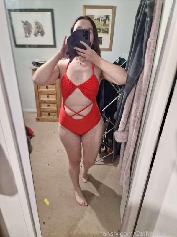 Good Evening Fansly 😘

What do we think of this lovely swimwear gifted by a fan? 🥰🥰