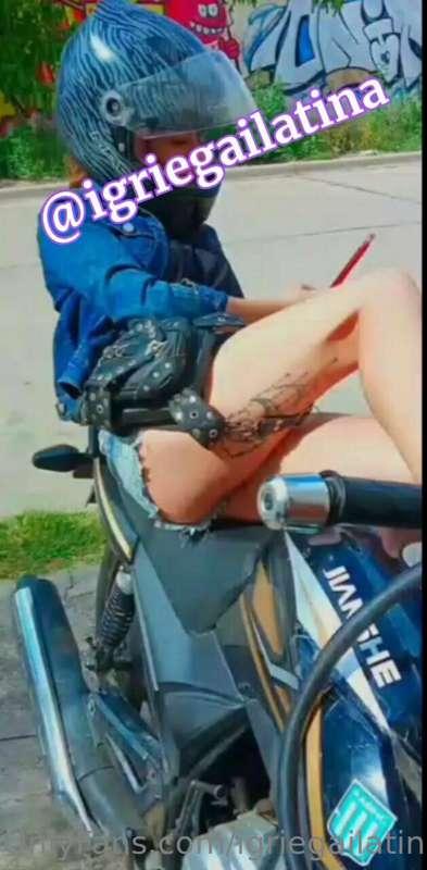 hi honey 🖤 do you want to fuck me on the motorcycle? 😈😈🔥🔥