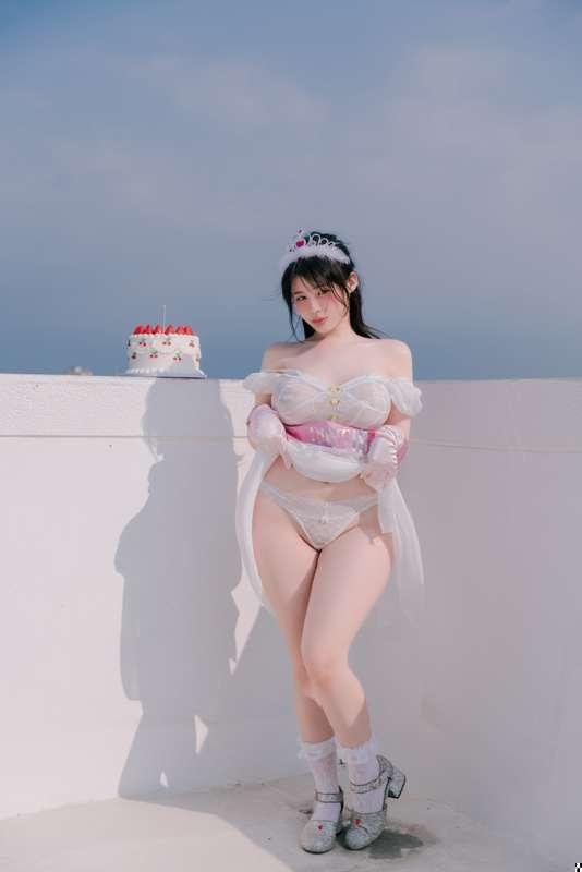 May Preview T3-  0218 Birthday Girl 