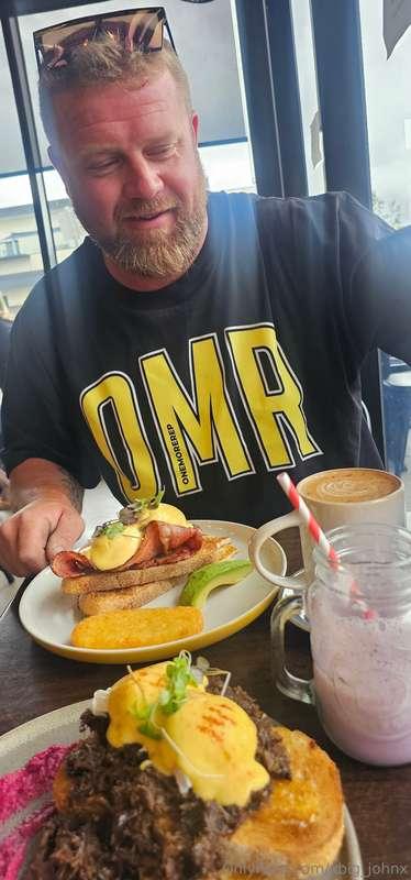 Out for breakfast. Yumm 🤤